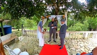A Brunette Marries For Her Husband'S Large Penis - Natzinha Morena