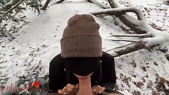 Luna'S Public Snowy Blowjob Almost Gets Exposed In A Park